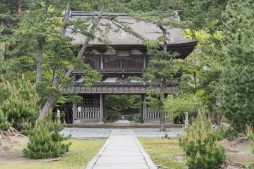 Gate number two at Tentoku-ji in Akita