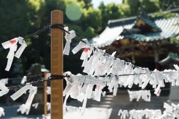 O-mikuji; tying your fortune on the string