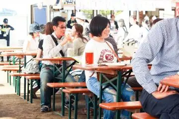 Men and women enjoy their food and drinks