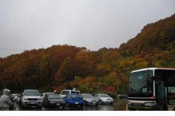 Autumn at the onsen. Photo taken from the parking lot