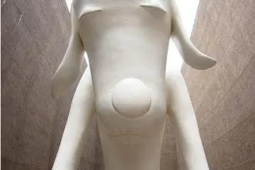 The 8.5 meter high Aomori Prefecture Dog designed by Yoshitoma Nara. (Photo: <a href="http://www.flickr.com/photos/sinn/5077871337/" target="_blank" rel="noreferrer noopener nofollow">shin--k</a>)