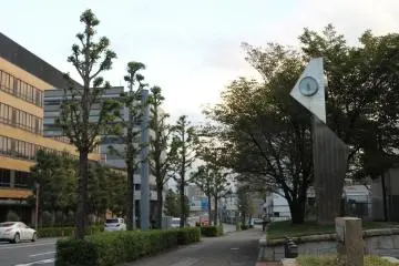 Time is gold, so says the designer of this spot...