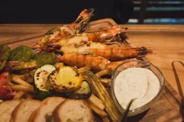 Prawns topped with grilled cheese