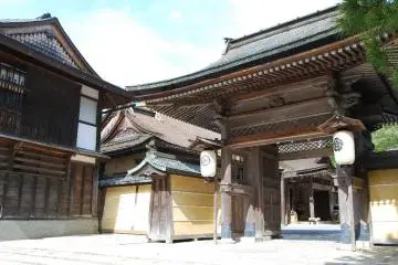 Entrance gate of Muryokoin Temple where one can stay overnight