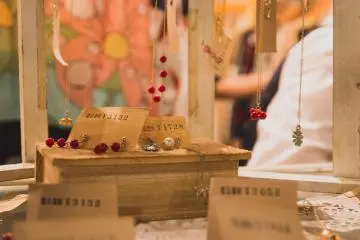 Delicate trinkets