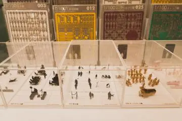 Tiny paper people for your architecture models