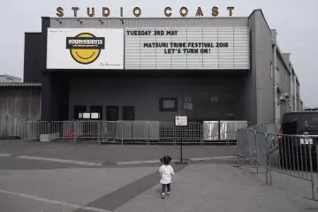 Let me in!