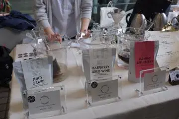Juicy grape juice, rasberry red wine, jasmine and blueberry Juice