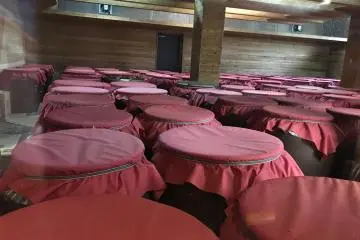 큰 항아리에 담긴 아와모리