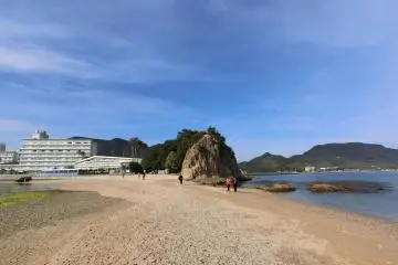 บนหาดจะมีจุชมวิวที่คุณสามารถชมเกาะต่างๆ