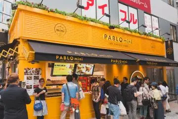 คุณจะไม่มีทางพลาดร้านพาโบล มินิที่มีสีเหลืองสดไปไ