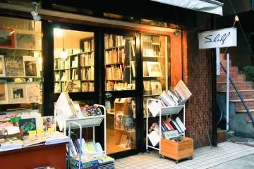 Shelf's exterior