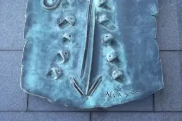 A sculpture by Ikeda Masuo