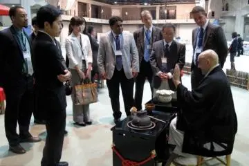 Explaining to visitors of an exhibition