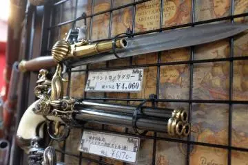 A flintlock dagger pistol