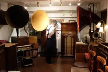 Lantai dua Galeri Gramofon Akustik