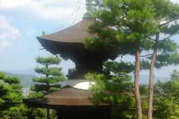 Pagoda on Jojakko-ji Temple grounds