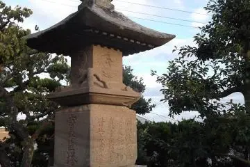 A striking stone monument