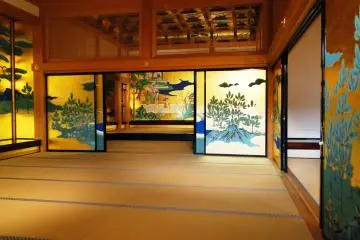 Beautifully restored screens in the Honmaru Goten palace of Kumamoto Castle (Photo: Mandy Bartok / JT)