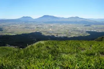 A view of Mt Aso from the northern rim of the caldera (Photo: Mandy Bartok / JT)