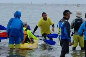 Team Tiwal Japan ready their first two participants before the starting whistle is blown