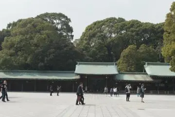 Businessmen, locals,and tourists enjoying Meiji Jingu