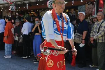 The baton twirler leading the White Heron Dancers