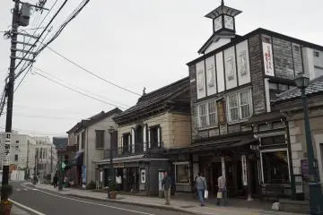 La rue Sakaimachi regorge de vieux bâtiments