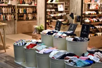 也有很多卖袜子的商店