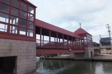 Puente sobre el canal Uchikawa