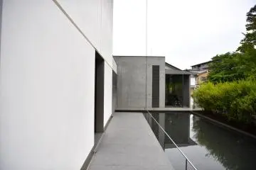 Walkway back to the entrance