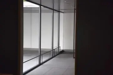 Walls lined with windows