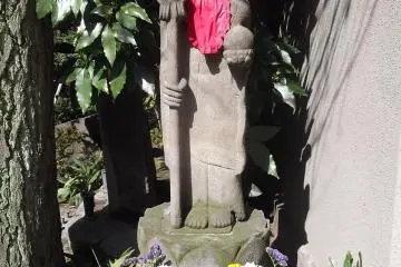 다른 부처 동상