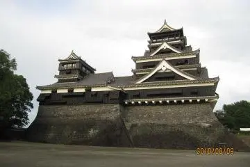 The keep tower from the west