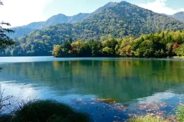 秋季的日光汤之湖
