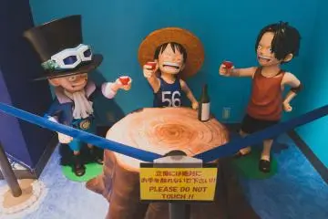 Patung-patung ukuran asli yang imut