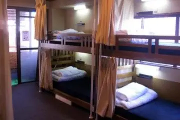 6 bed dorm
