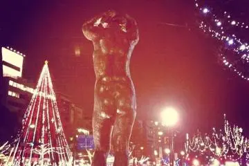 statue and lights