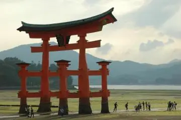 giant tori gate