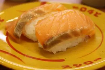 <p>Salmon sushi, coming up!</p>