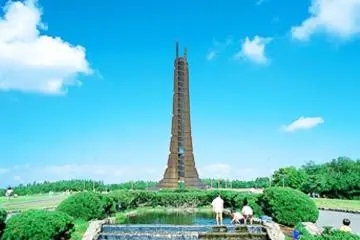 The Centennial Monument and Park can be seen from many of the hotel rooms and the restaurant on the top floor