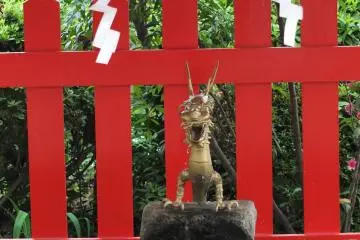 La source et le dragon de devant