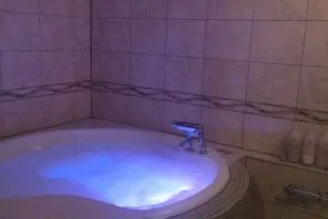 Un bain agréable avec des lumières et un bain moussant (Préfecture de Fukushima)