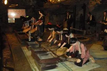 <p>หุ่นจำลองในเหมืองแสดงวิถีชีวิตใต้ดิน</p>