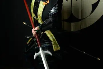 Most of the weapons used in the studio are real, so beware of the surroundings when doing a fight pose