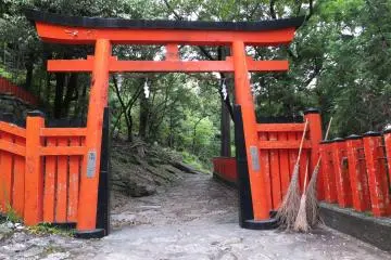 J'adore ces balais de bambou, ils me font réaliser que je suis au Japon