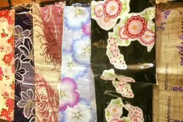 Choisissez le motif que vous préférez parmi les kimonos