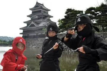Costumes de ninja (au 19ème siècle, il y avait réellement des ninja à Matsumoto)