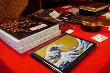 Les laques, urushi, sont vendus sous multiples formes