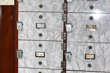 Plenty of lockers available.